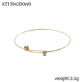 Dettaglio del bracciale rigido in metallo dorato regolabile con nodo scorrevole, 3,5g - Bracciale con Nodo Scorrevole Regolabile (XZ13942D0W0) / Oro