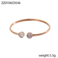 Dettaglio di un bracciale rigido in oro rosa da 5,5g con inserti in madreperla bianca - Tondo in Conchiglia Bianca Oro Rosa (ZZ0106C0546)