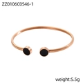 Dettaglio del bracciale aperto geometrico in oro rosa con intarsio nero, peso 5,5g - Smalto Nero Tondo Oro Rosa (ZZ0106C0546-1)