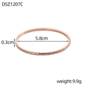 Detail van een roségouden armband met V-patroon, 0,3 cm breed en 5,8 cm binnendiameter - Roségoud Tarwepatroon (DSZ1207C)