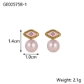 Detalle de pendientes de perlas rosas con base en forma de rombo y detalles de circón - Estilo Rombo Rosa Claro (GE00575B-1)