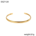 Dettaglio del bracciale rigido placcato oro con incisione Love is blind elegante - Stile Citazione Ispiratrice Oro (DSZ1120)
