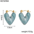 Dettaglio di orecchini a cuore marmorizzati con misure di 2,0 cm di altezza e 1,9 cm di larghezza - Cuore di Marmo Blu e Bianco (HE1581B4)