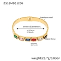 Gedetailleerd beeld van een gouden roestvrijstalen armband met kleurrijke edelstenen - Goud Kleurrijke Glassteen
