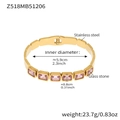 Detail van 18k goud vergulde roestvrijstalen armband met zes roze rechthoekige stenen - Goud Roze