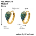 Détail de boucles d'oreilles goutte dorées 18k avec zircons bleus dégradés - Grand / Zircone Bleue