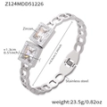 Silbernes Edelstahl-Armband mit rechteckigen Zirkonia-Gliedern und Kristall-Pave-Details - Stahlfarbenes Kettenarmband mit quadratischem Strass