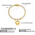 Dettaglio del bracciale in acciaio inossidabile dorato 18k con ciondolo a cuore - Stile Ciondolo a Cuore (Z242-Oro Bracciale)