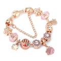 Détail du bracelet à breloques en or rose avec cristaux roses et flocons - Style 6 (Or rose-Cristal rose flocon de neige)