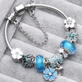Bracelet à breloques DIY avec perles de verre bleues et pendentif cœur dans un écrin - Style Bleu Romantique