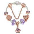 Dettaglio del bracciale a maglia snake argento con charm viola e ciondolo a corona - 16cm / Stile Corona Cuore Strass Viola (Doppio Colore #2)