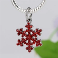 Funkelnder silberner Schneeflockenanhänger mit roten Zirkonia an Schlangenkette - Roter Zirkon Schneeflocke (2)