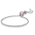 Vista detallada de pulsera tenis plateada con cuenta de vidrio rosa y cordón ajustable - Estilo Halo Redondo con Cordón / Ajustable / Rosa