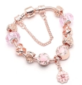 Bracelet à breloques en or rose avec perles en verre rose et pendentifs fleurs - Style Étoile Fleur Rose