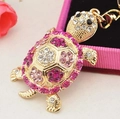 Portachiavi tartaruga dorata con strass rosa e viola e chiusura a moschettone - Rosa