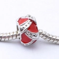 Abalorio de plata con esmalte rojo y puntos plateados en pulsera de cadena - Rojo