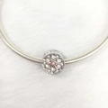Bracelet à breloques en argent avec micro-pavage de zircons et pierre rose centrale - Rose Tendre (4)