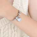 Pulsera de cadena de serpiente plateada con colgante de corazón y cuentas de cristal - Tono Plateado (E440)