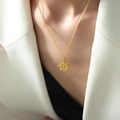 Collier élégant en acier inoxydable plaqué or 18 carats avec pendentif en forme de gouvernail - Or