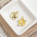 Goldene Blumenanhänger mit gelber Emaille und Perlendetails für DIY Schmuckherstellung - Gelb-Weißer Farbverlauf Blume mit Perle Strass (11#)