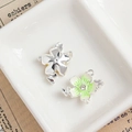 Grüner Emaille-Blumenanhänger mit Kristallzentrum und Silberblütenanhänger für Schmuck - Hellgrüne Silberne Basis Sakura mit Strass (24#)