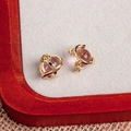 Goldene Planeten-Ohrstecker mit rosa Edelstein auf einem Schmucktablett-Display - Rosa Halbtransparenter Planet Stecker Zubehör (27#)