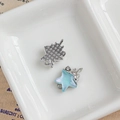 Pendenti a stella in lega con resina aurora azzurra e goffratura a stella in argento - Stella Lucente Blu Chiaro Iridescente (33#)