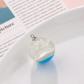 Pendentif sphère en résine lumineuse avec motif ciel bleu et nuages blancs, boucle argent - Patchwork d'Art Bleu Ciel (15#)