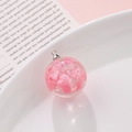 Pendentif sphérique en résine avec fleurs séchées roses et attache en métal argent - Fleurs Séchées en Grappe Rose (29#)