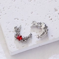 Silberner Mondanhänger mit rotem Sternkristall und Perlen für DIY-Schmuck - Rot