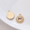 Vintage runder Goldanhänger mit weißen Kunstperlen und schwarz-goldener Schleife - Mattgold Perle Schleife