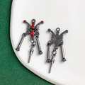 Ciondolo teschio gotico color canna di fucile con strass rossi e mini spade - Stile Nappa Spada d'Osso Rossa (15#)