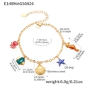 Detailansicht goldener Meeresanhänger und Abmessungen auf einer Edelstahlkette - Ozean-Serie Charm-Stil (E148) / Gold