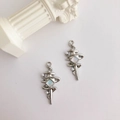 Zilveren hanger met opaalachtige edelsteen en kleine parels in spiraalvorm - Witte Edelsteen Zilver