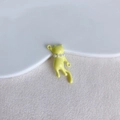 Dettaglio del ciondolo a forma di gatto giallo in lega con perle per gioielli fai da te - Stile Gatto Giallo Brillante(7)