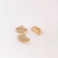 Detalle de espaciador de joyeria de flor de cinco pétalos chapado en oro con pavé de circonio - Flor Dorada