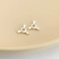 Detail of trident-shaped pearl white spacer beads for DIY jewelry and mobile chains - Large / Matte Silver