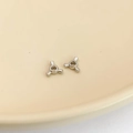 Makroaufnahme silberner unregelmäßiger Legierungsperlen für DIY-Schmuck und Ketten - Klein / Weiß K/Silber