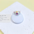 Verstelbare paarse oog monsterring met oranje hoorns en roze oren op witte standaard - Off-white Paars Oog Oranje Hoorn (27#)