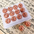 Vue détaillée des perles disco Shamballa or rose avec sequins pour la création de bijoux - Perle Ronde Laser Disco 16mm / Bleu foncé