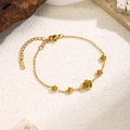 Exquisites goldenes Edelstahl-Armband mit fünf 3D-Kamelienblüten-Anhängern für Damen - 3D Kamelien-Armband - Gold (70150)