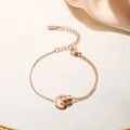 Bracelet double anneau en or rose avec chiffres romains et cristaux sur soie - Bracelet / Or rose