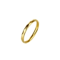 Polierter goldener Ring mit geometrischen Facetten und modernem Design auf weißem Grund - Größe 5 / Facettierter Diamantstil (D024) / Gold