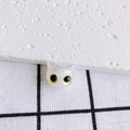 Détail d'une perle tête de chat nacrée pour la création de bijoux DIY et artisanat - Blanc Perlé (3)