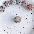 Nahaufnahme von funkelnden Strass-Pavee-Perlen für DIY-Schmuck in verschiedenen Farben - Regenbogen Bunt (2#)