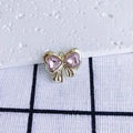 Macro shot of bow-shaped pendant with pink heart crystals and gold metal setting - Red Heart Gold Base (7#)