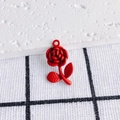 Detalle de colgante de rosa roja mate con hojas verdes para creación de joyas DIY - Estilo Color Rojo (3#)