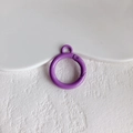 Detailopname van paarse matte metalen veerring voor DIY-sleutelhangers en tassen - Paars (KP5425)