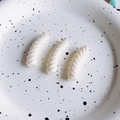 Tre tubi ritorti in resina bianco crema con lucentezza perlata per gioielli fai da te - Bianco Crema Piccolo (16#)
