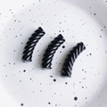 Dettaglio di perline a spirale in resina nera per creazione gioielli fai-da-te - Nero Piccolo (24#)